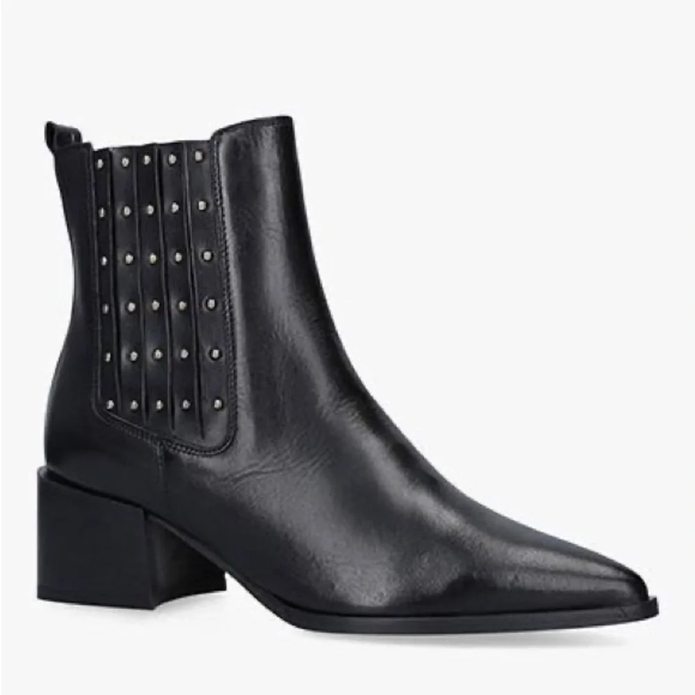 Carvela 7.5 pull on tall Chelsea Pointy Ankle Boots Booties Black Leather Studs